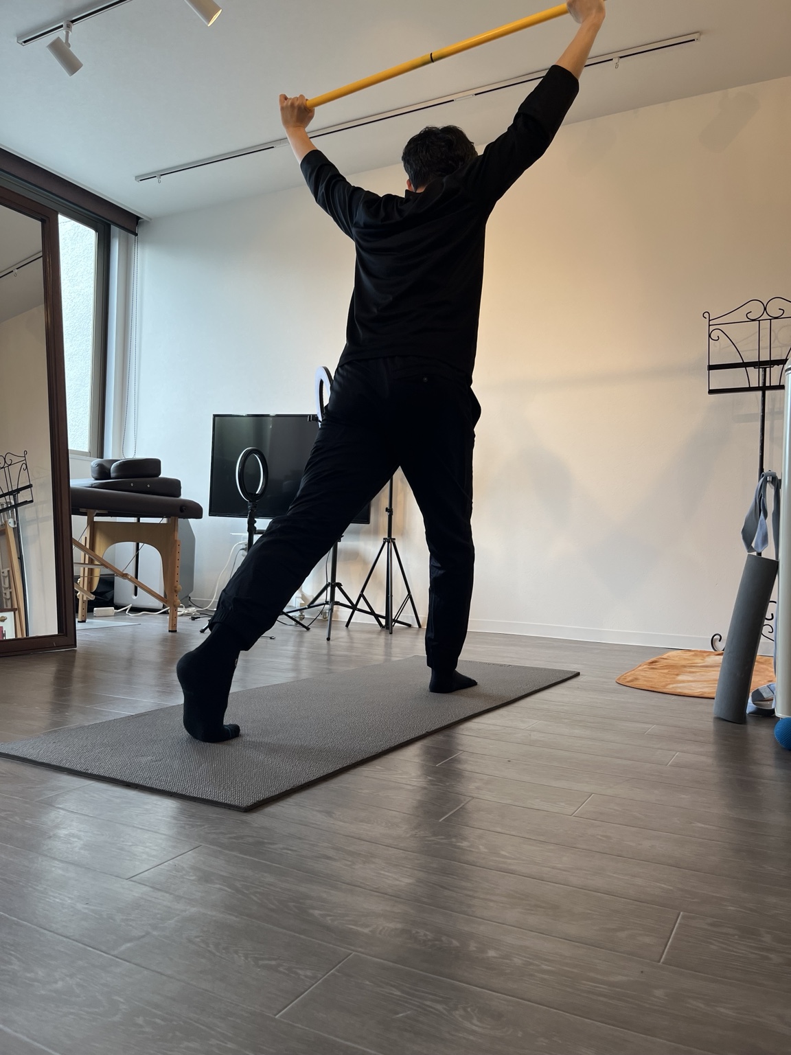 CafedeMariの2階レンタルスタジオでトレーニングする様子